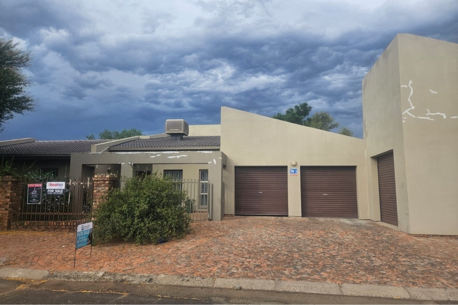 3 Bedroom Property for Sale in Roylglen Gardens Northern Cape